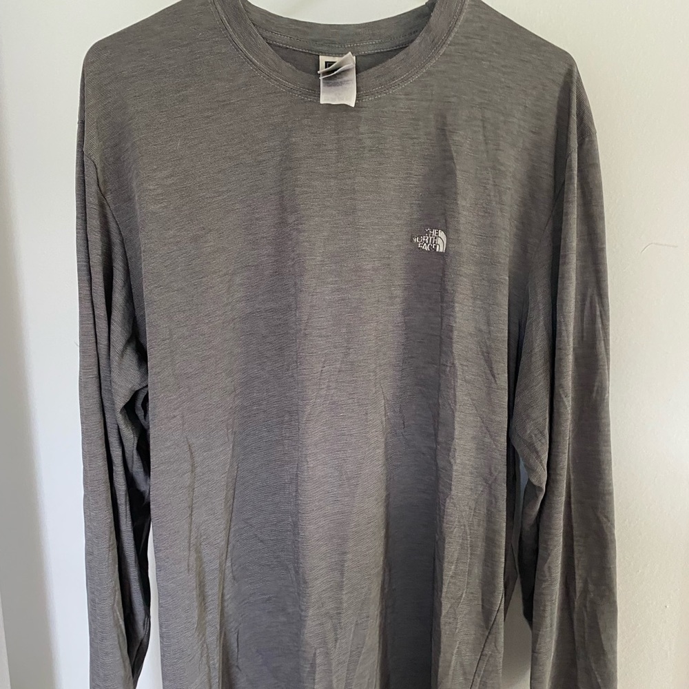 Men’s grey north face long sleeve